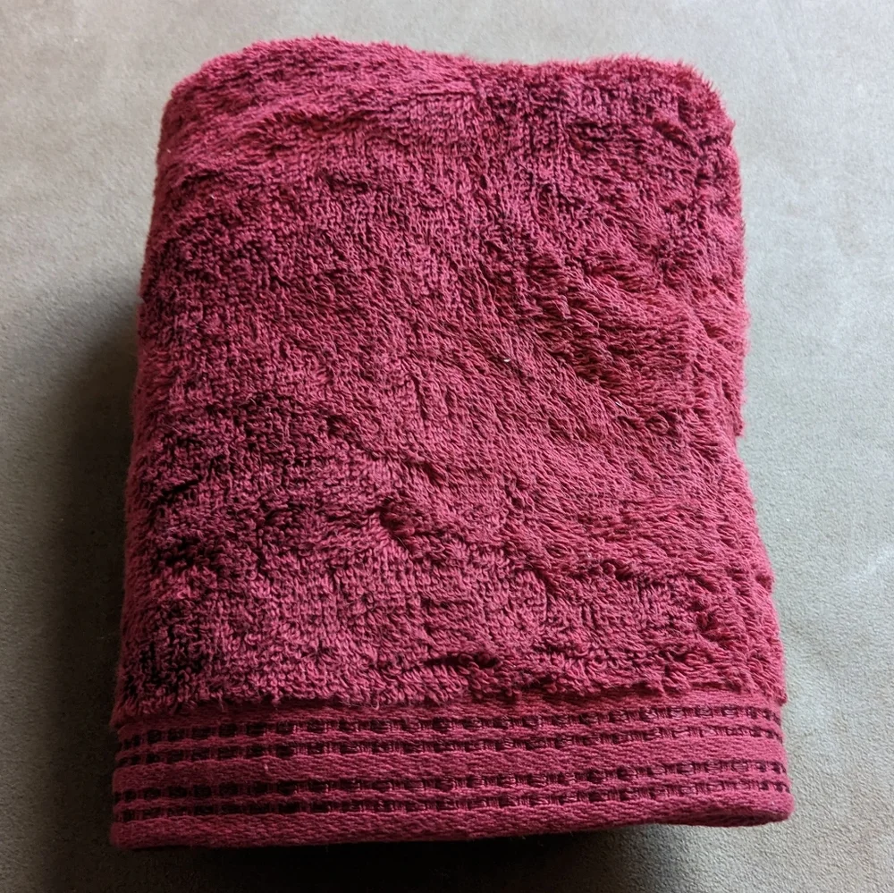 Crimson 💦 Hand Towel 💦